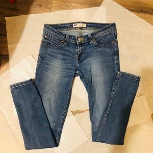 Levi’s medium wash skinny jeans - size 29